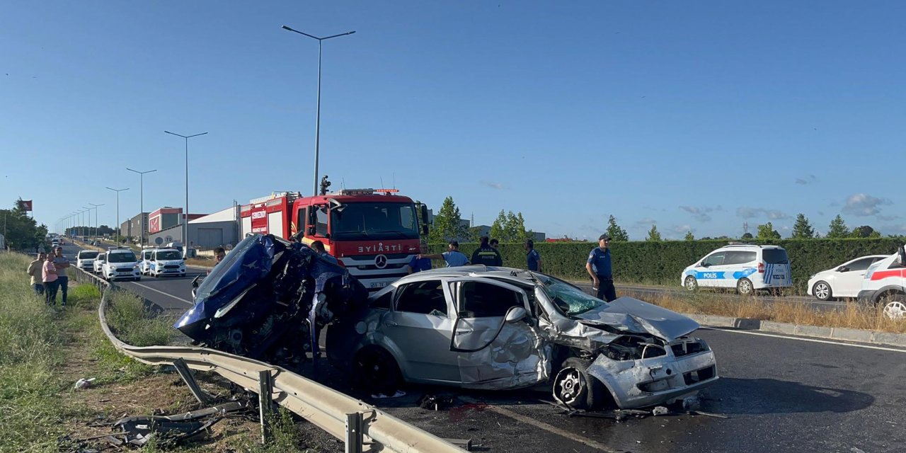 Tekirdağ’da İki Otomobil Kafa Kafaya Çarpıştı; 6 Yaralı