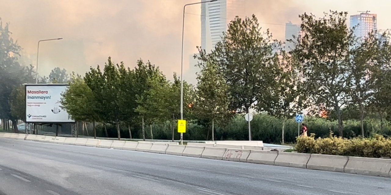 Meles Deltası'nda Çıkan Yangın Nedeniyle İki Cadde Trafiğe Kapatıldı