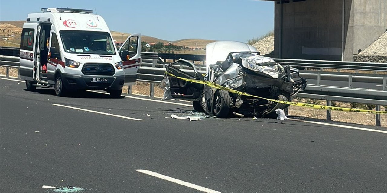 Ankara'da Kamyonet, Otomobile Çarptı; 1 Öldü, 2 Yaralı