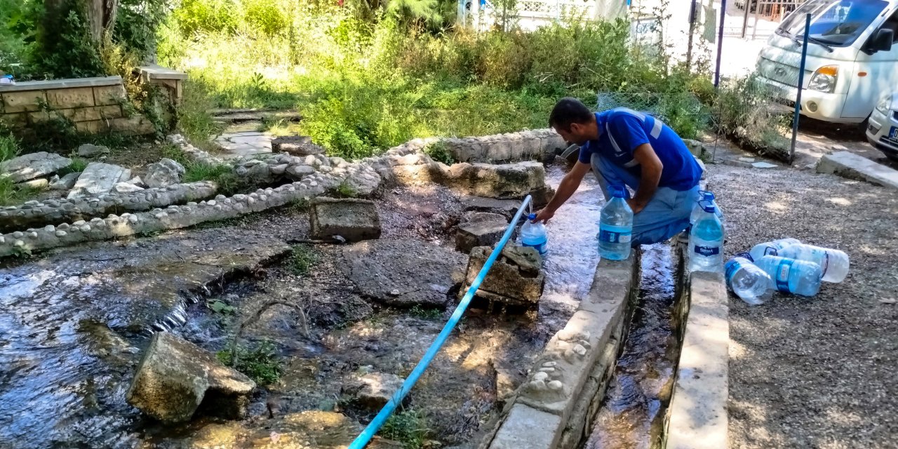 Damacana Su Fiyatı Artınca Membada Sıra Oluştu