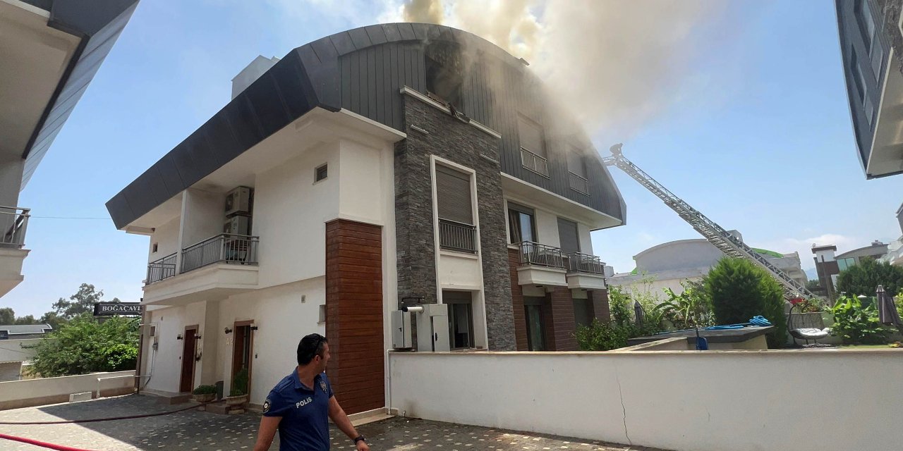 Antalya Sauna Odasında Çıkan Yangında, Villa Zarar Gördü