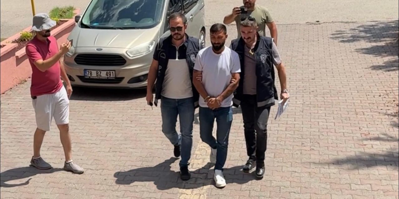 Eski Sevgilisini Çay Ocağında Bıçakla Yaralayan Şüpheli Tutuklandı