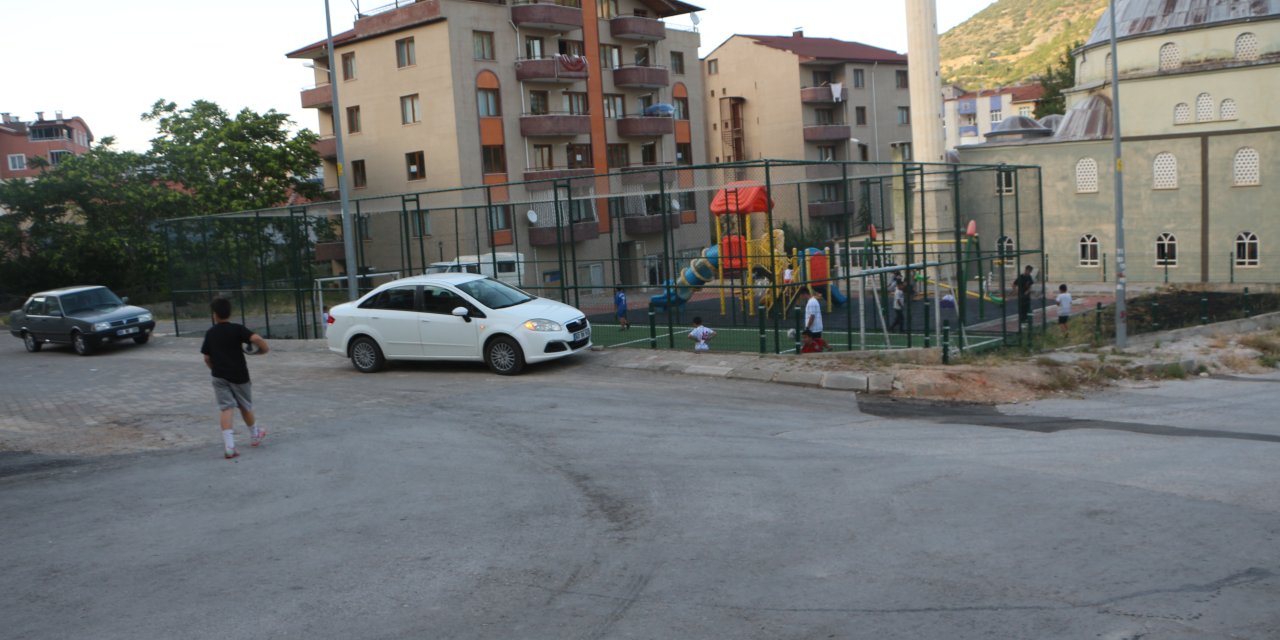 Parkta Oynayan Çocuğun Omzuna Yorgun Mermi İsabet Etti