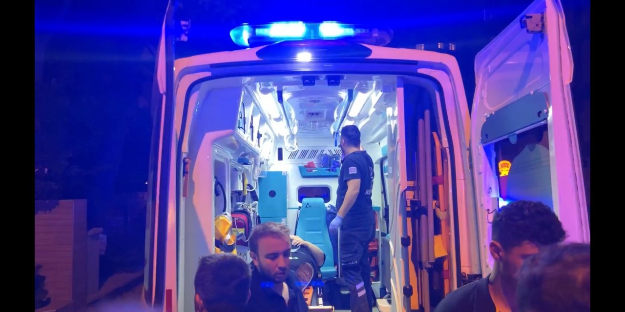 İstanbul-kadıköy’de Restoranın Asma Tavanı Çöktü