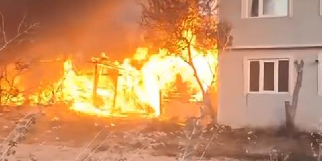 Barakada Çıkan Yangın İki Eve Sıçradı