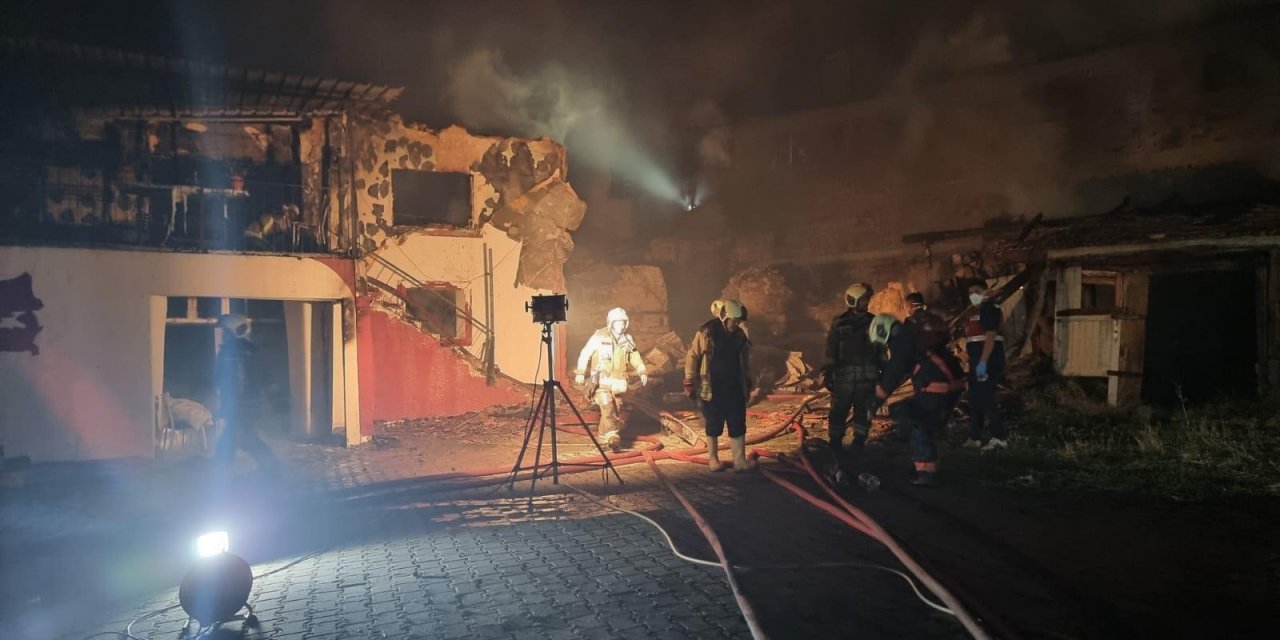 Ankara'da 3 Ev Ve 1 Ahır Yandı