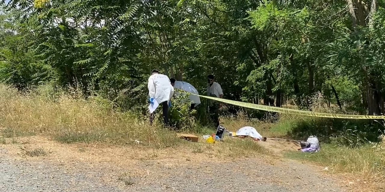 İstanbul- Esenyurt'ta Boş Arazide Kadın Cesedi Bulundu (Ek Bilgi Ve Fotoğraf)