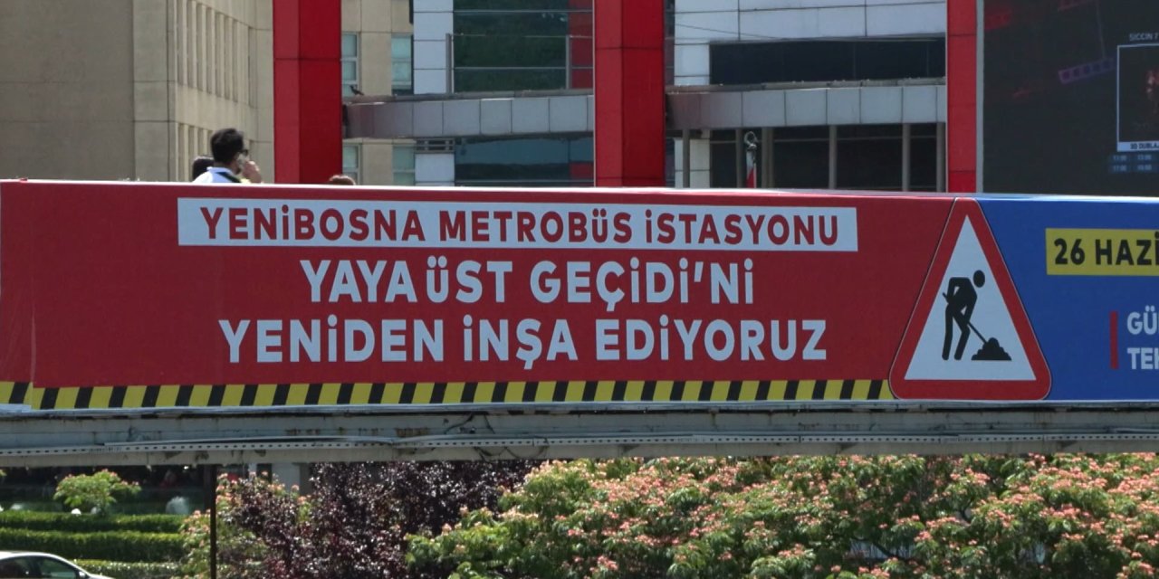 İstanbul- Yenibosna Metrobüs İstasyonu Yaya Üst Geçidinde Yenileme Çalışması Başladı