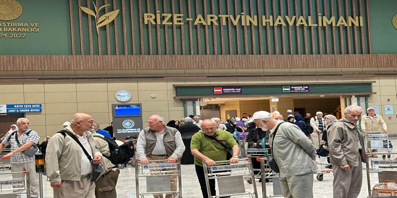 Rize ve Artvin'den hacca giden kafile yurda döndü