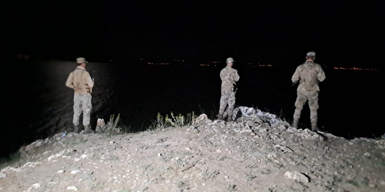 Lastik Botla Van Gölü'ne Açılan 4 Kişiden Haber Alınamıyor