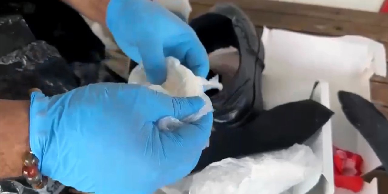 Yolcunun Poşetindeki Ayakkabının Tabanından Metamfetamin Çıktı