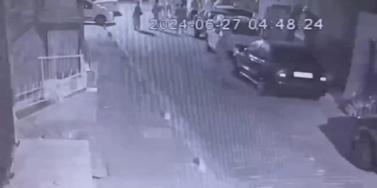 İstanbul - Bahçelievler'de 4 Katlı Binadaki Çökme Kamerada