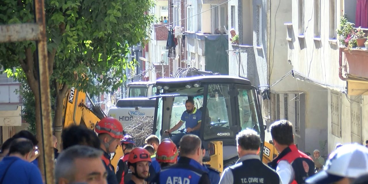 İstanbul- Bahçelievler'de 7 Katlı Binada Çökme; 'Bina Sıkıntılı Olduğu İçin Çok Sık Gelmiyordum'