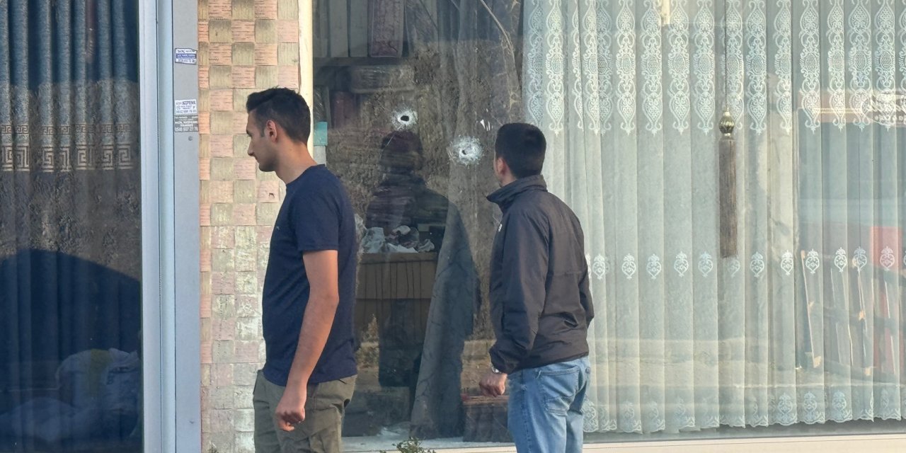 İstanbul-  Sultanbeyli'de Otomobil Gasbedip Polise Ateş Açan Şüpheli Vurularak Yakalandı