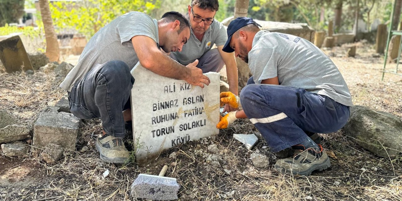 Adana’da Mezar Taşlarına Saldırı (2)
