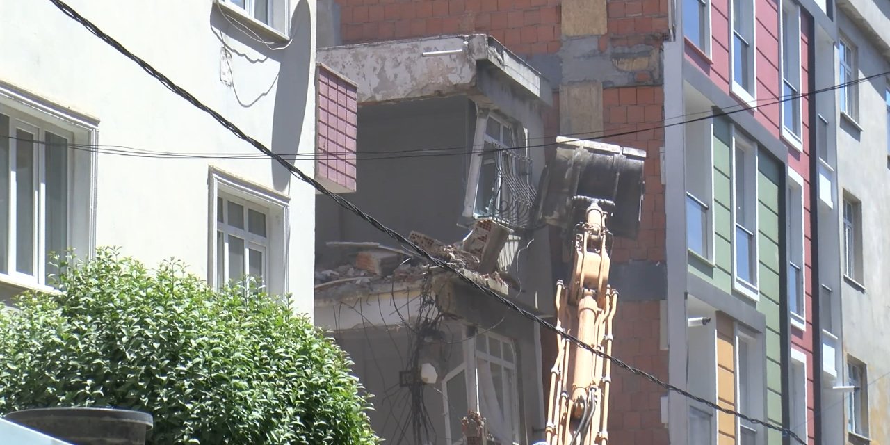 İstanbul- Bahçelievler'de Kısmen Çöken Bina Kontrollü Şekilde Yıkıldı (Ek Bilgi Ve Fotoğraf)