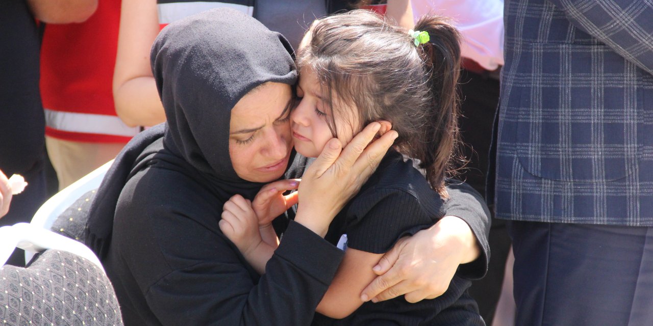 Silahlı Saldırıda Yaşamını Yitiren Lise Müdür Yardımcısı Gözyaşlarıyla Toprağa Verildi