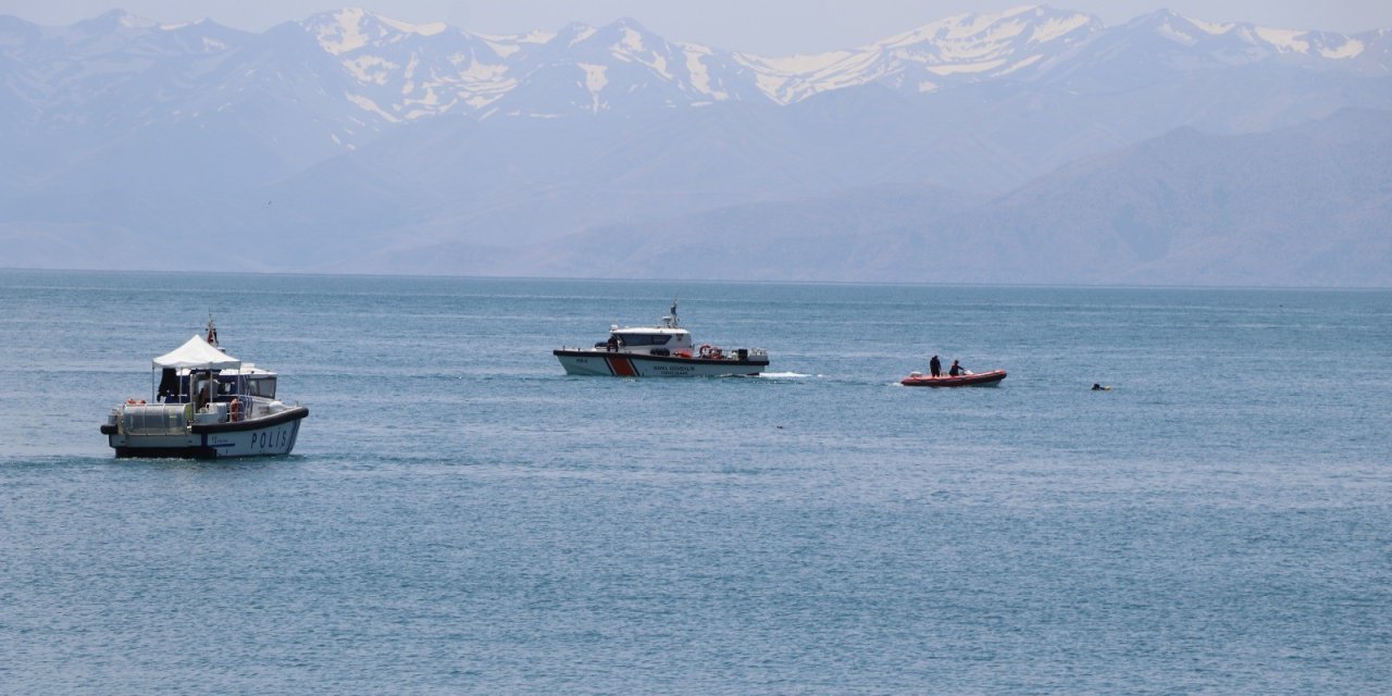 Van Gölü'nde Kaybolan Ahmet Hilmi, 8 Gündür Aranıyor
