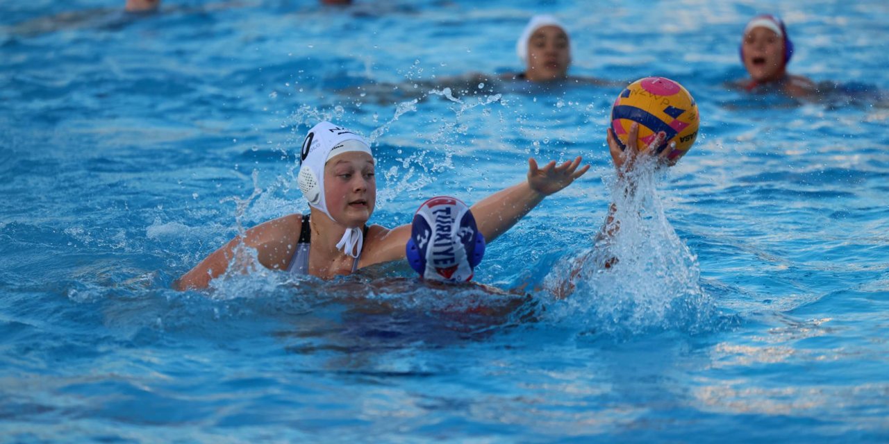 Manisa'da U16 Kadınlar Dünya Sutopu Şampiyonası Heyecanı Başlıyor