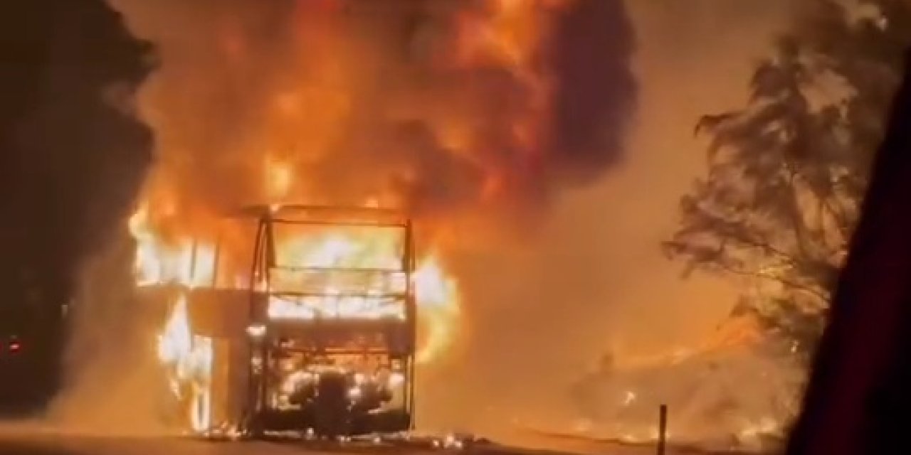 Adana'da Yolcu Otobüsü Alev Alev Yandı; O Anlar Kamerada