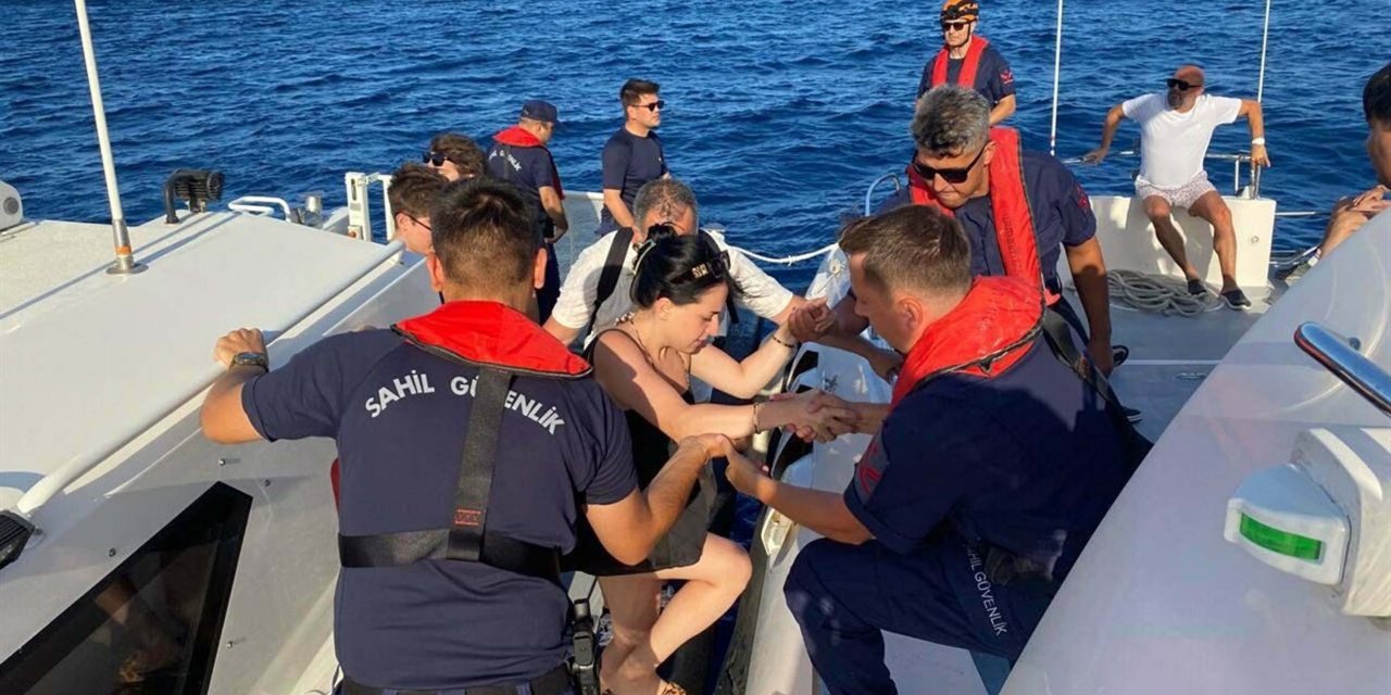 Çanakkale'de Antik Kentteki Yangında Mahsur Kalan 99 Kişiyi Sahil Güvenlik Kurtarmış