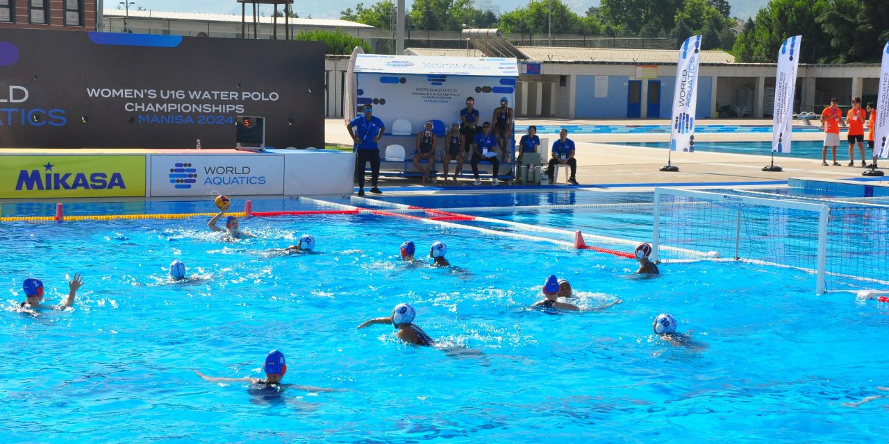 Manisa'da U16 Kadınlar Dünya Sutopu Şampiyonası Başladı