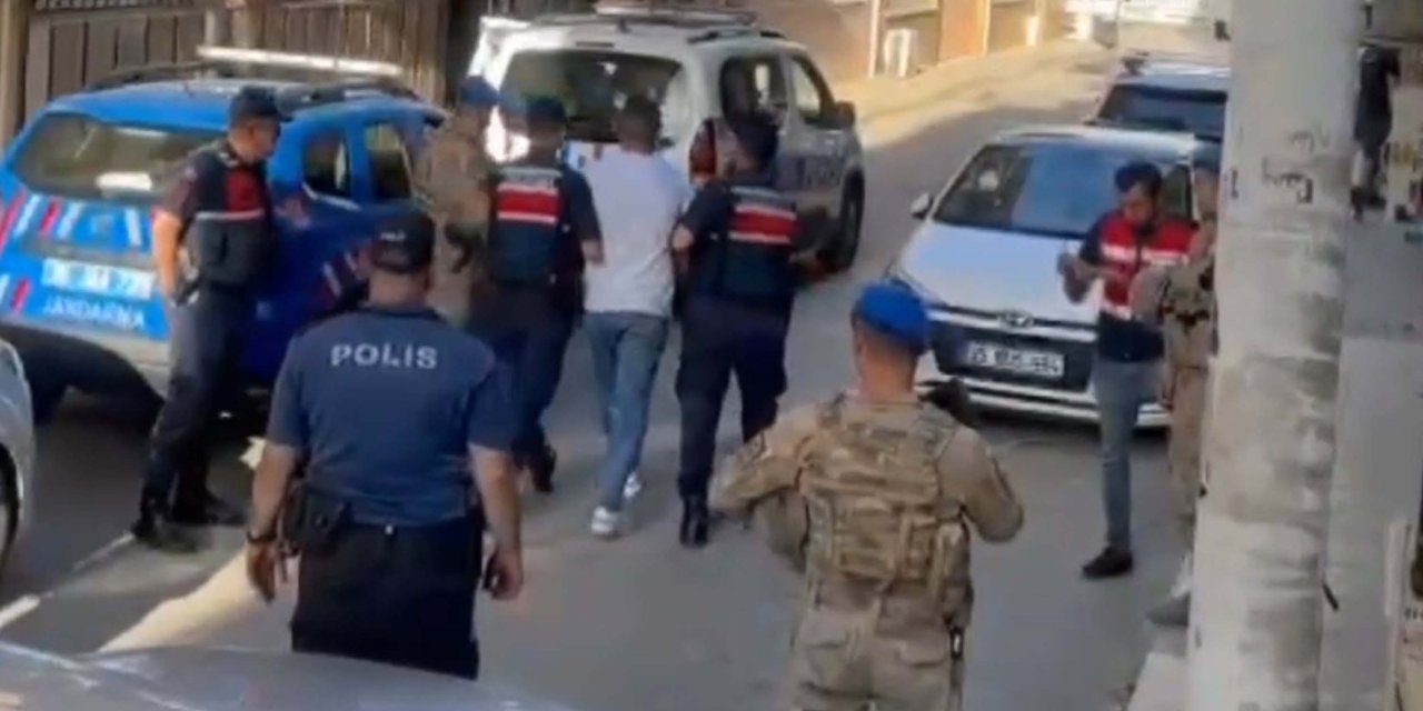 İzmir'de 'ışıkkent Çetesi'ne Operasyona 10 Gözaltı