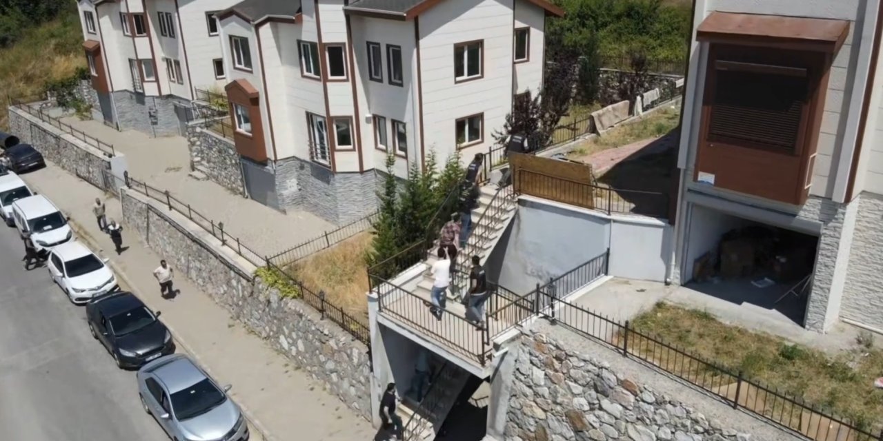 Yalova Merkezli 4 İldeki Uyuşturucu Operasyonunda 7 Gözaltı; Operasyon Kamerada