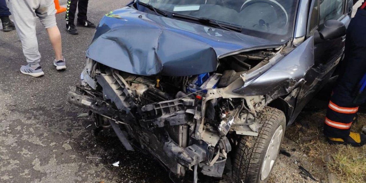 Çankırı'da 2 Otomobil Çarpıştı: 8 Yaralı