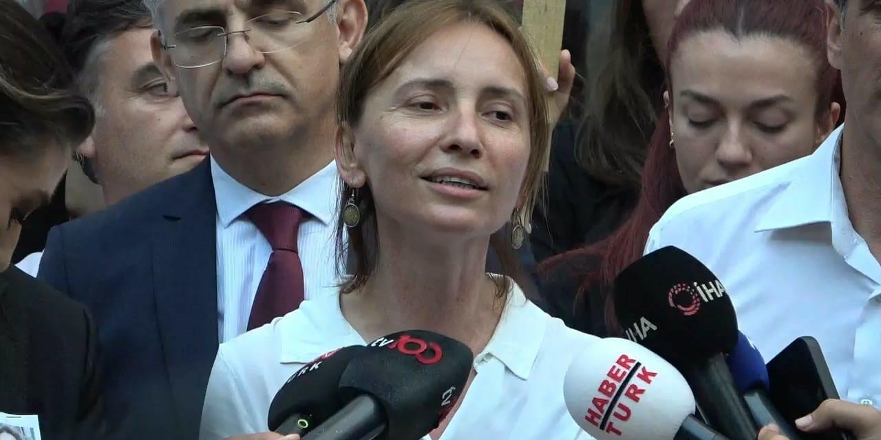 Balıkesir Bıçaklanarak Öldürülen Üniversiteli Motokurye Ata Emre Davasında İlk Duruşma (5)