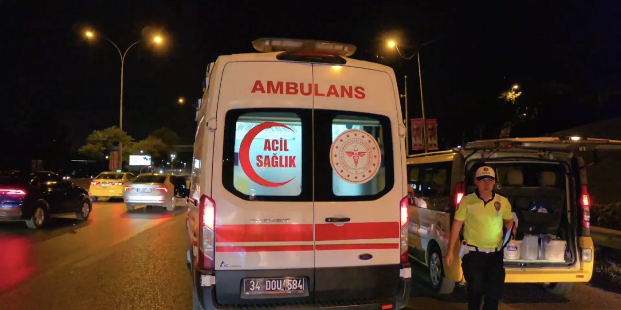 İstanbul-üsküdar'da Taksiye Çarpan Motosiklet Sürücüsü Yaralandı