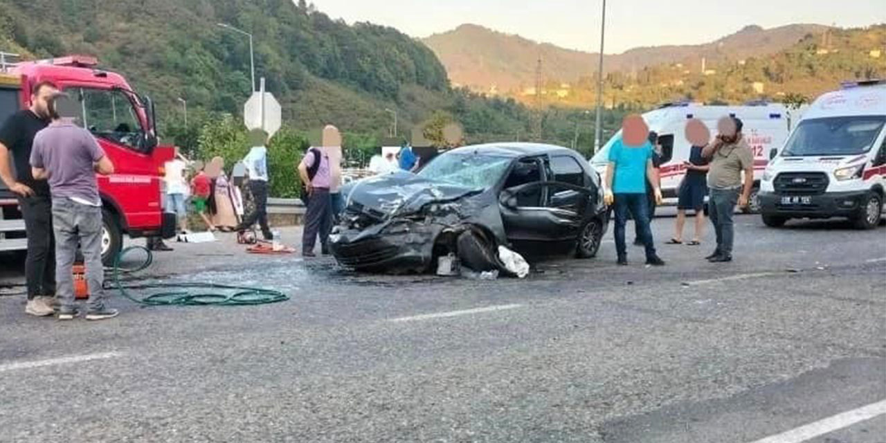 Giresun’da minibüs ile otomobil kafa kafaya çarpıştı 1 ölü, 2 yaralı