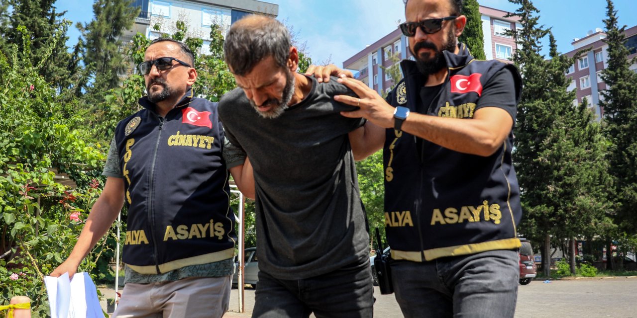 Birlikte İçki İçtiği Arkadaşını Öldürüp, İş Yaptığı Kişiyi Tahra İle Yaraladı