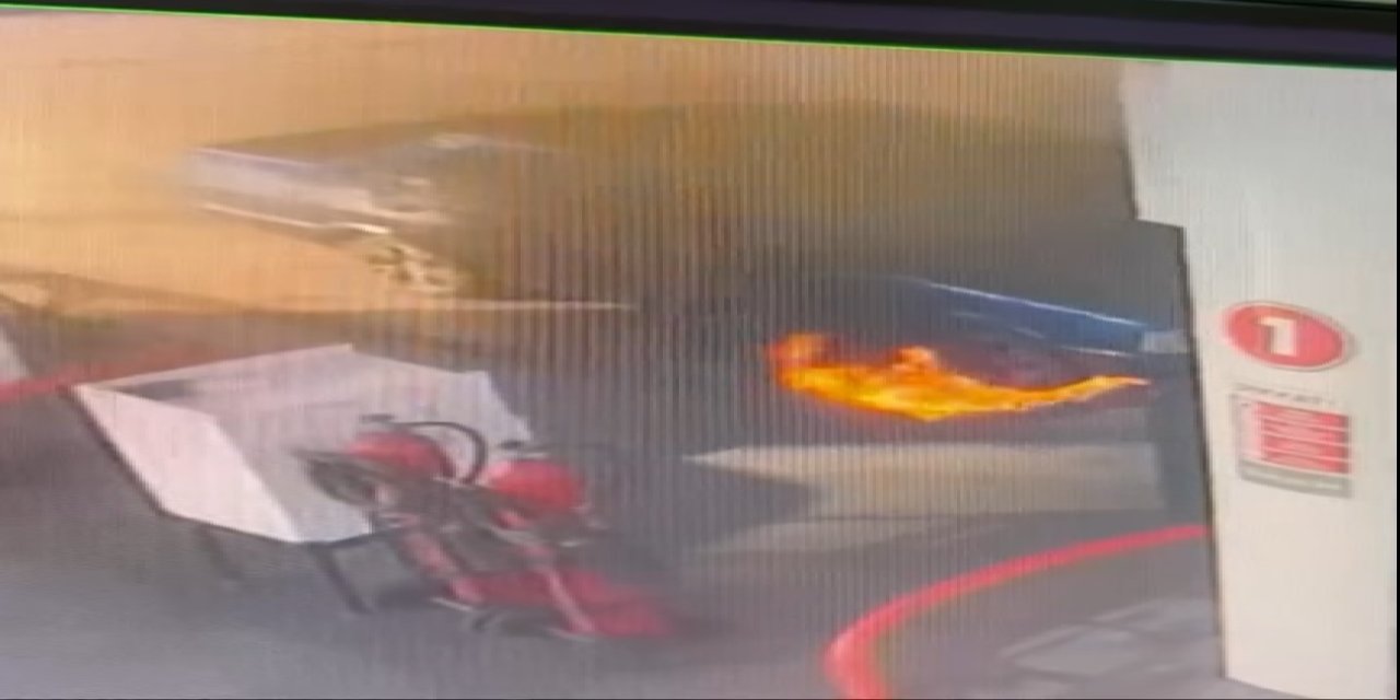 Akaryakıt İstasyonunda Otomobilde Yangın Çıktı