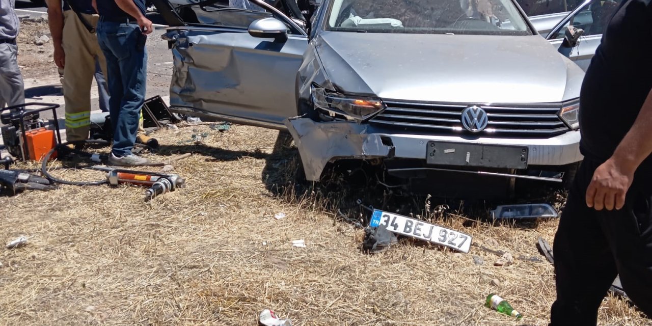 Mardin’de Tır İle Otomobil Çarpıştı: 1'i Ağır, 6 Yaralı