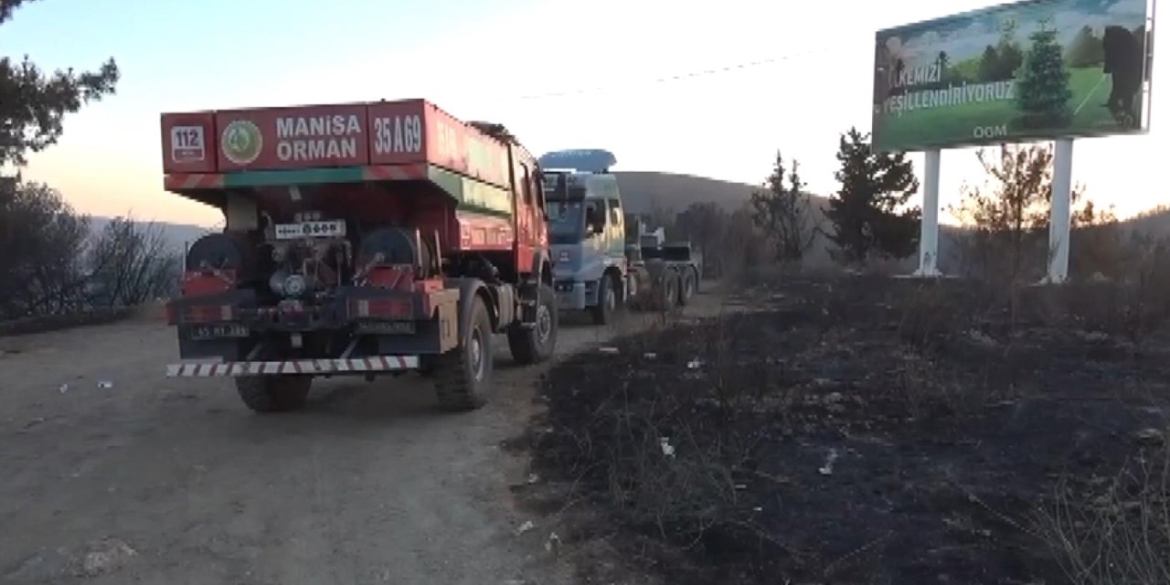 Selçuk'ta Çıkan Orman Yangını Kuşadası'na Da Sıçradı; Havadan Müdahale Başladı