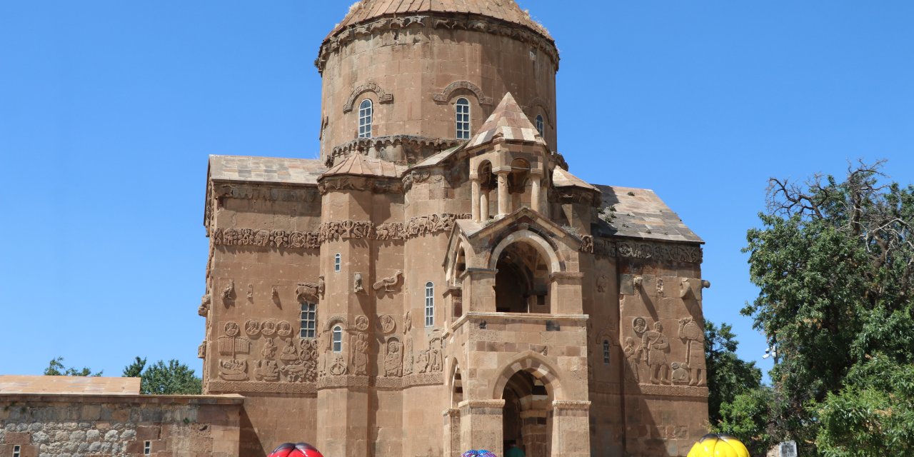 Akdamar Adası'ında 'Mozart Küçük Bir Gece Müziği' Konseri