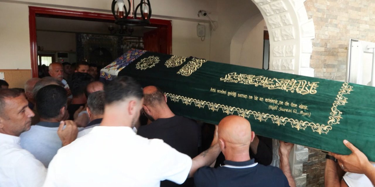 İstanbul-avcılar'da Kazada Hayatını Kaybeden Hazine Dülek Son Yolculuğuna Uğurlandı