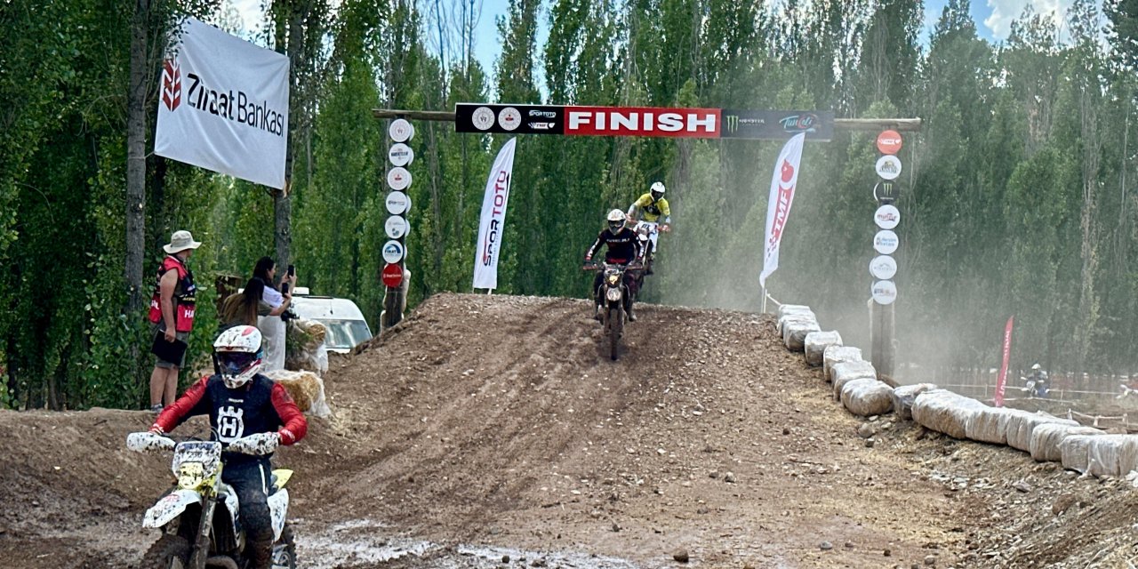 Tunceli’de Motofest Yarışları Nefes Kesti