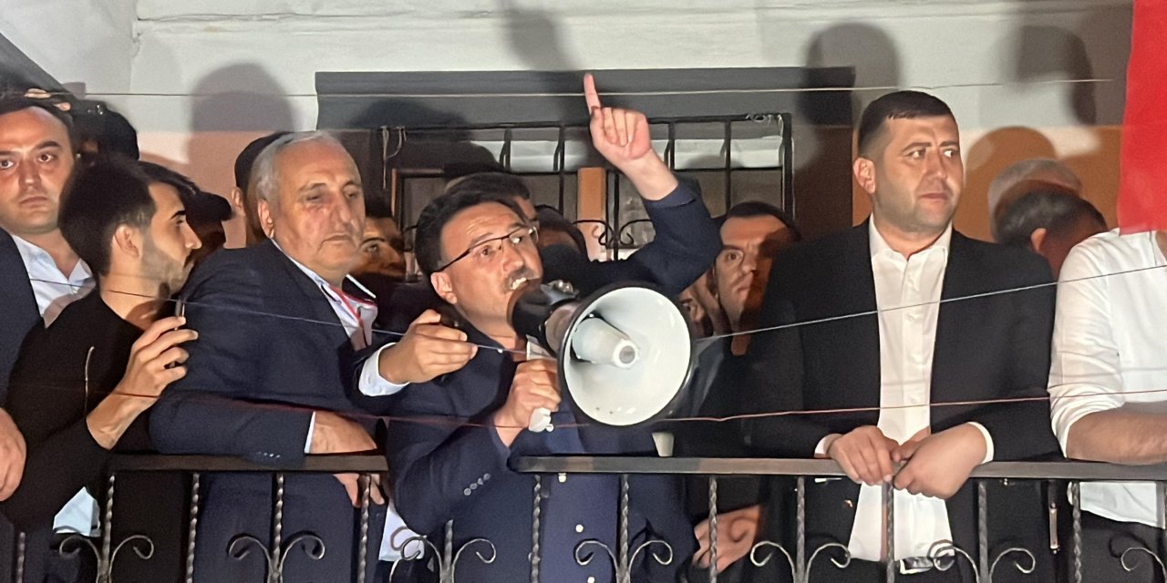 Kayseri'de 5 Yaşındaki Çocuğa Taciz İddiası Mahalleyi Sokağa Döktü; Bazı İş Yerleri Ateşe Verildi, 5 Polis Yaralı (2)