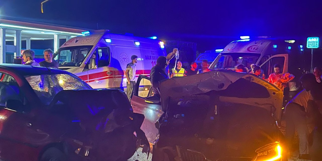 Diyarbakır’da İki Otomobil Kafa Kafaya Çarpıştı: 8 Yaralı