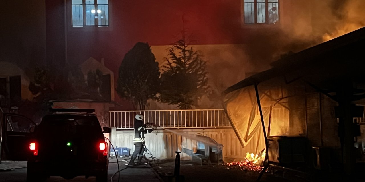 Kayseri'de 5 Yaşındaki Çocuğa Taciz İddiası Mahalleyi Sokağa Döktü; Bazı İş Yerleri Ateşe Verildi