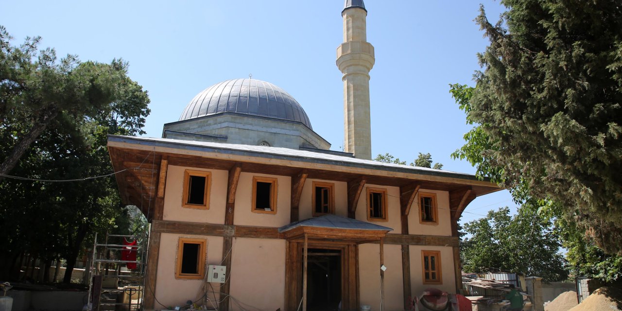 5 Asırlık Caminin Restorasyonu İçin 3 Yıl Özel Taş Arandı