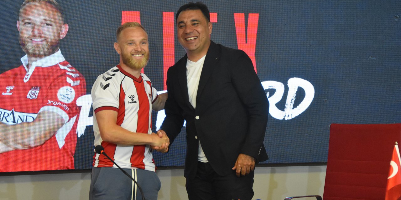 Alex Pritchard, Sivasspor'a 2 Yıllık İmza Attı