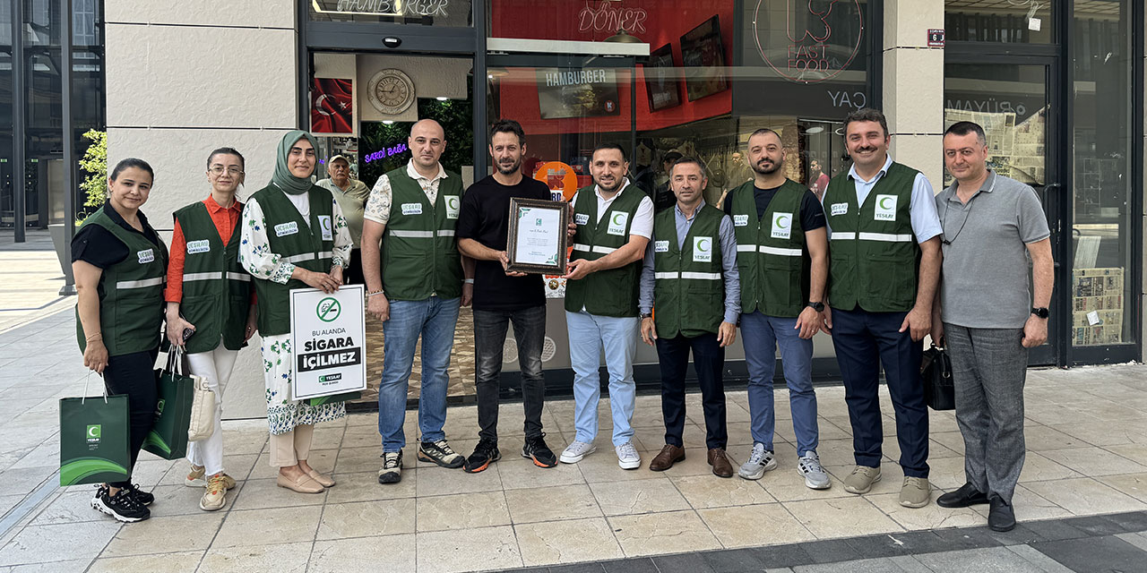 Rize'de iş yerinde tütün kullanımına izin vermeyen 5 işletmeci "Yeşilay gönül elçisi" oldu