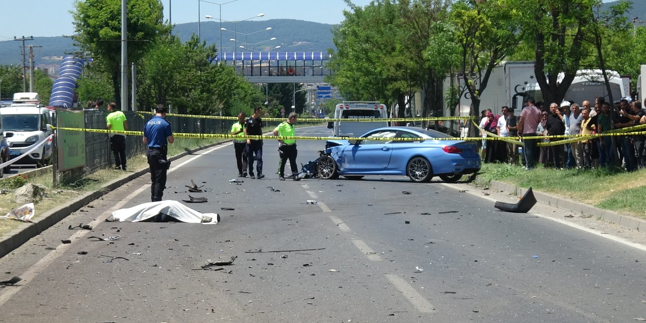 Bolu'da Kavşakta 4 Otomobilin Karıştığı Kaza: 2 Ölü, 3 Yaralı