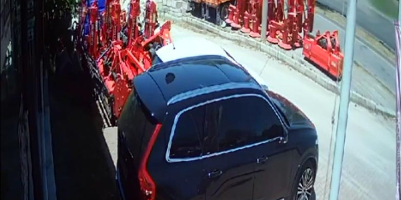 Bolu'da Kavşakta 4 Otomobilin Karıştığı Kaza: 2 Ölü, 3 Yaralı (2)