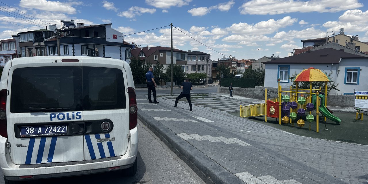 Parktaki Bıçaklı Kavgada Yaralandı