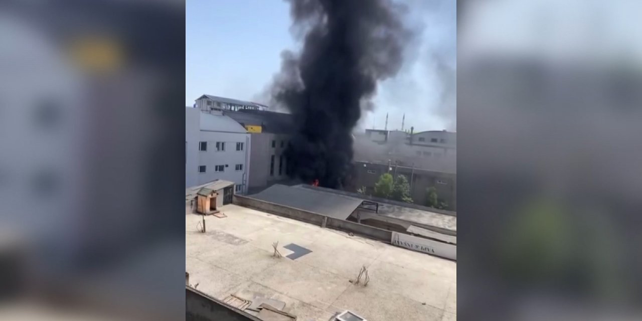 Beylikdüzü'nde Fabrikanın Yanındaki Boş Arazide Korkutan Yangın