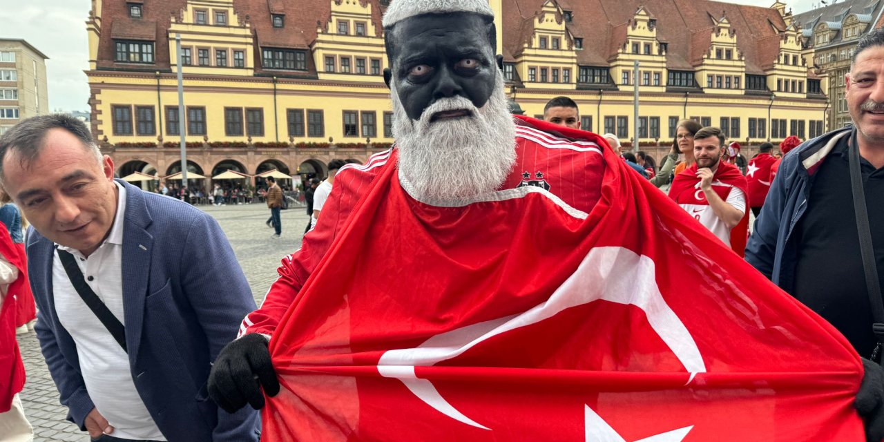 Avusturya - Türkiye Maçı Öncesinde Taraftarlar Stadyuma Hareket Etti
